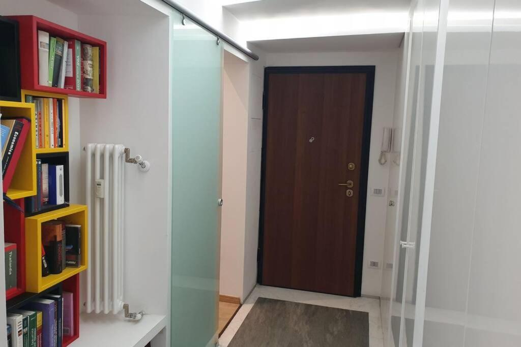 Your Lovely Home, Porta Venezia-1 Queen Bed, 3 Single Beds, 1 Sofa Bed- Milán Exteriér fotografie