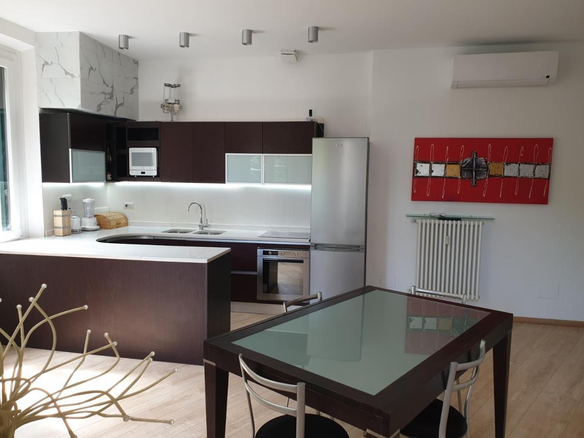 Your Lovely Home, Porta Venezia-1 Queen Bed, 3 Single Beds, 1 Sofa Bed- Milán Exteriér fotografie